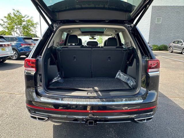 New 2026 Deep Black Pearl Volkswagen 2.0T SEL Premium R-Line image 18