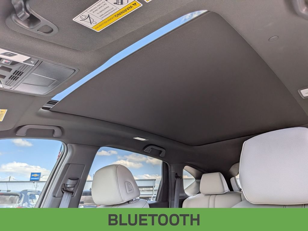 Used 2025  Acura Base image 19