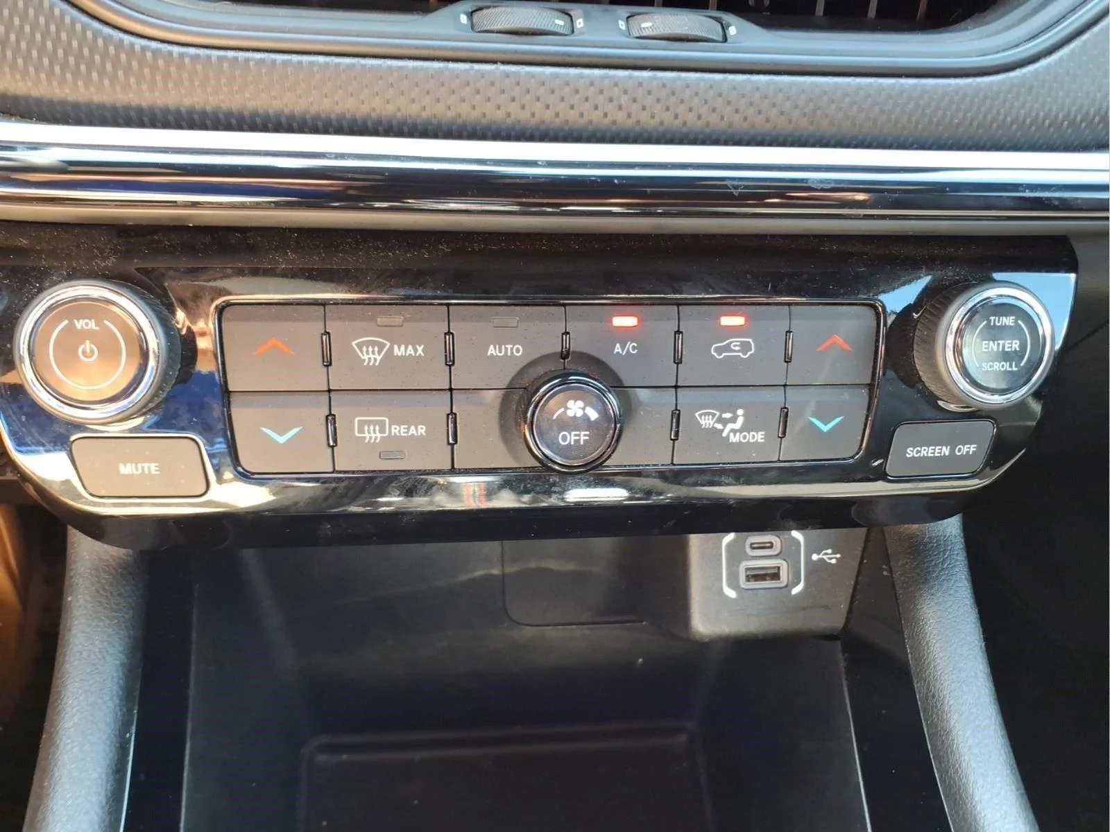 Used 2025 Bright White Clearcoat Jeep Trailhawk image 24