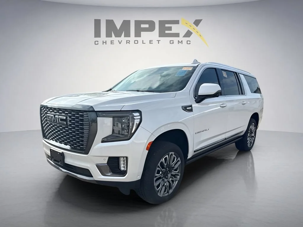 Used 2024 White Frost Tricoat GMC Denali Ultimate image 1