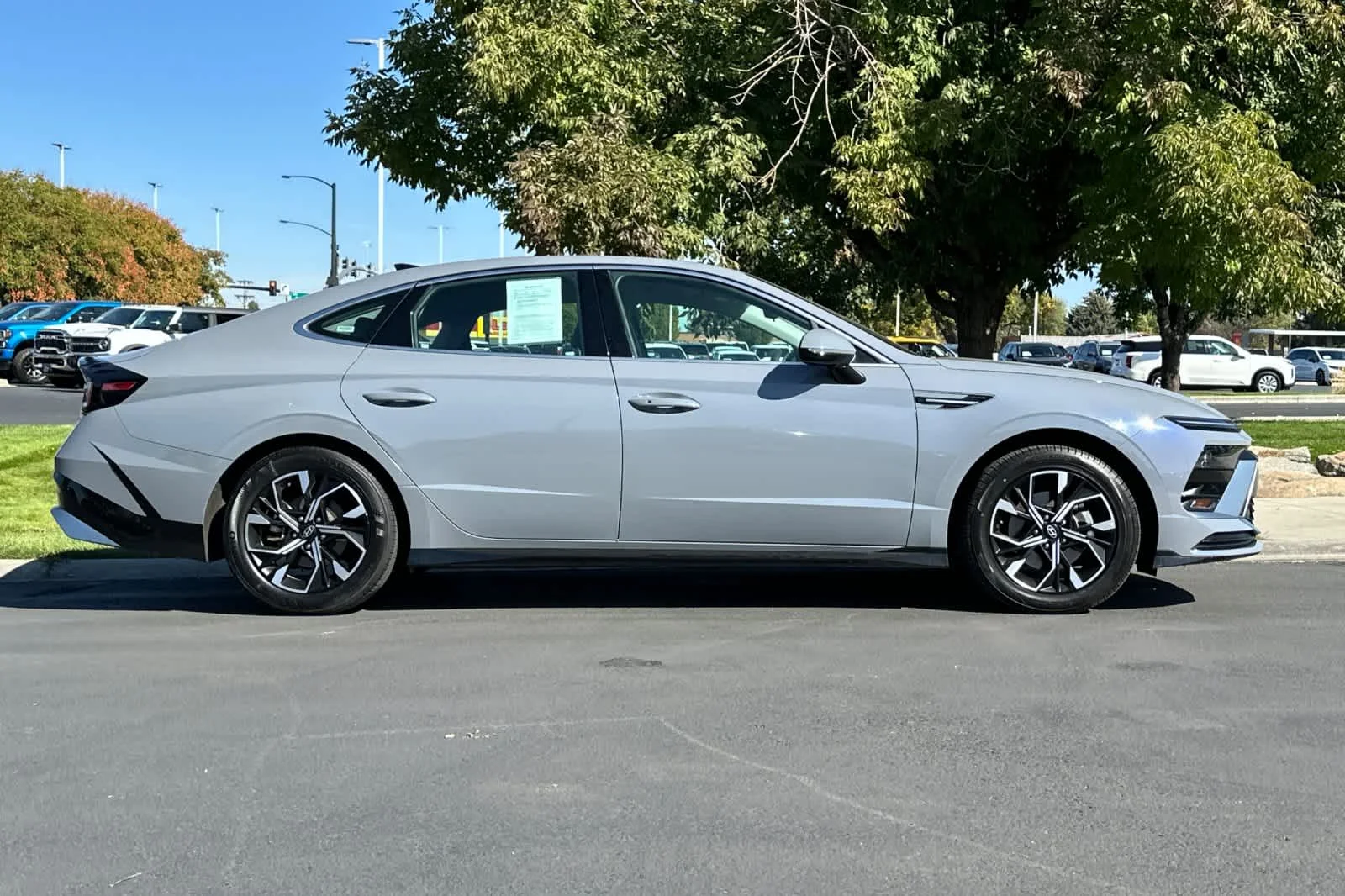 Certified Used 2025 Blue Hyundai SEL image 8
