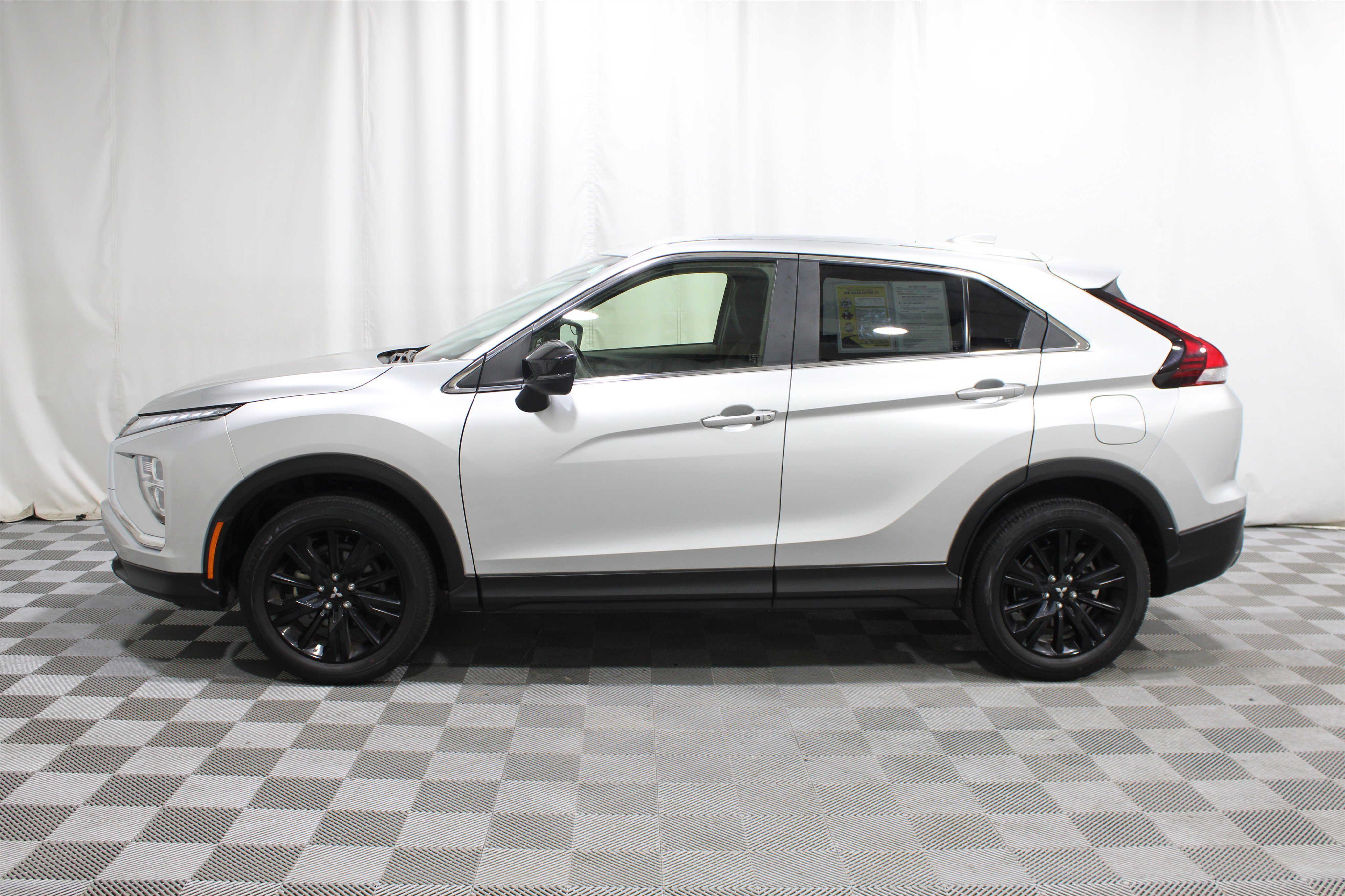 Used 2024 Alloy Silver Metallic Mitsubishi LE image 31