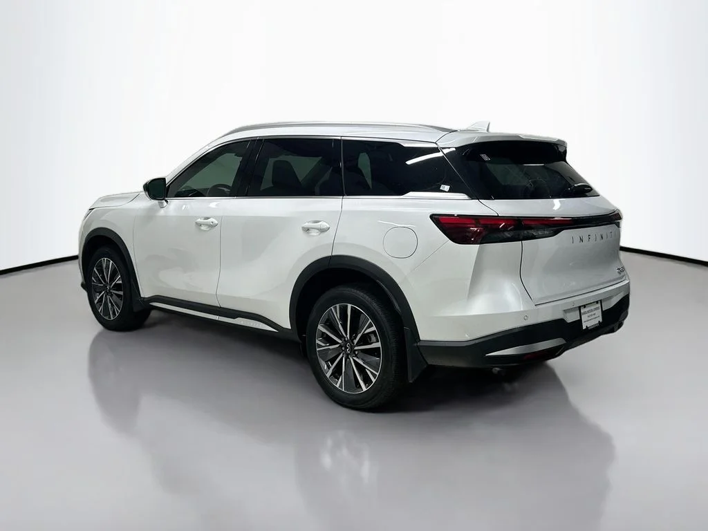 Certified Used 2026 White INFINITI LUXE image 3