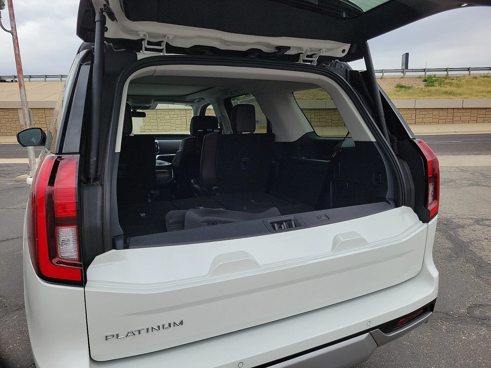 New 2026 Star White Metallic Tri-Coat Ford Platinum&reg; image 8
