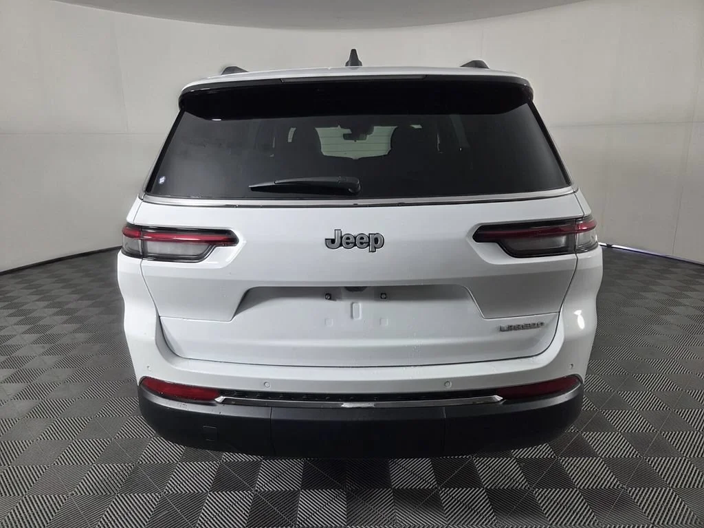 New 2026 Bright White Clear-Coat Exterior Paint Jeep Laredo X image 6