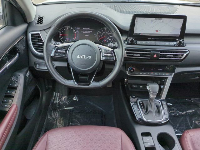 Used 2023 White Kia SX image 17