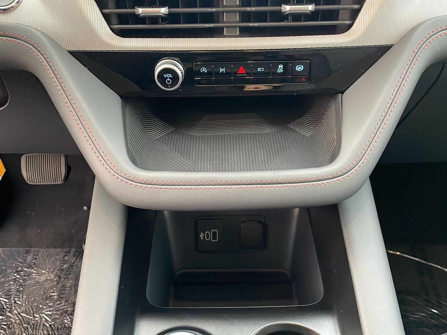 New 2027 Carbonized Gray Metallic Ford Active image 20