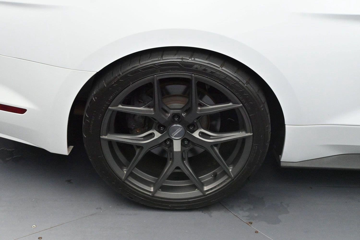 Used 2016 Oxford White Ford GT image 35