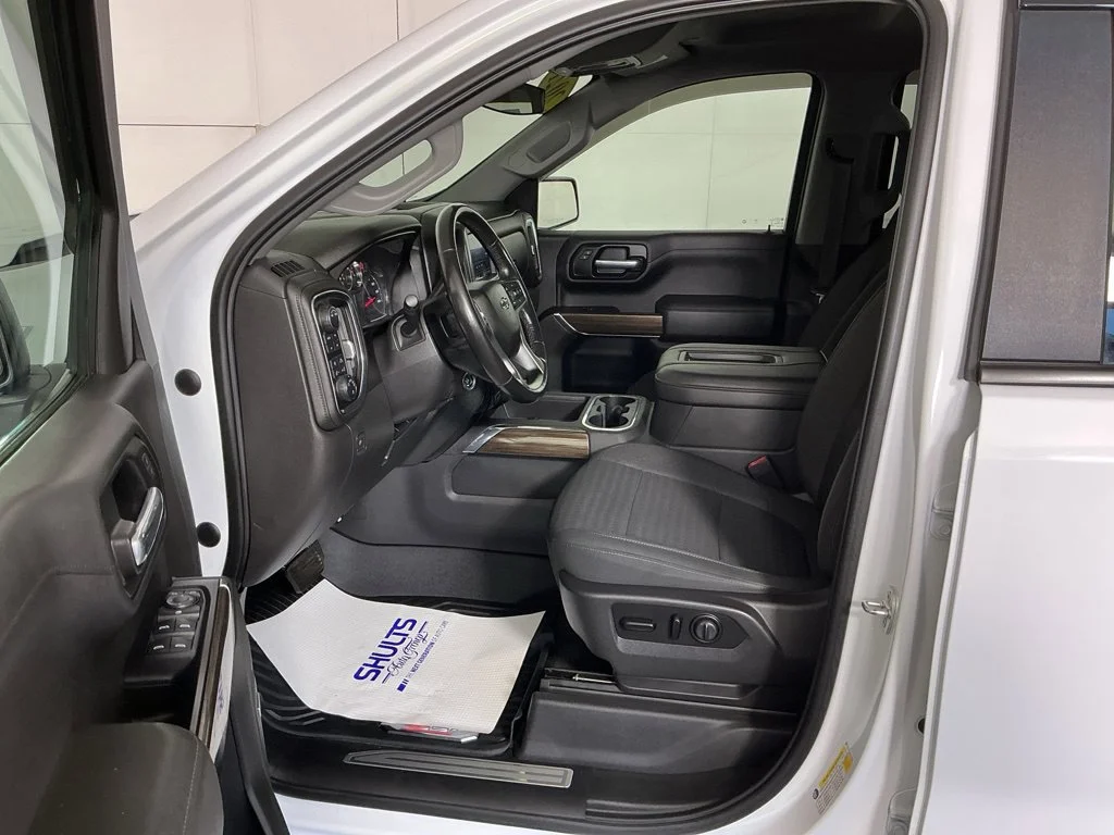 Used 2021 SUMMIT WHITE Chevrolet RST image 17