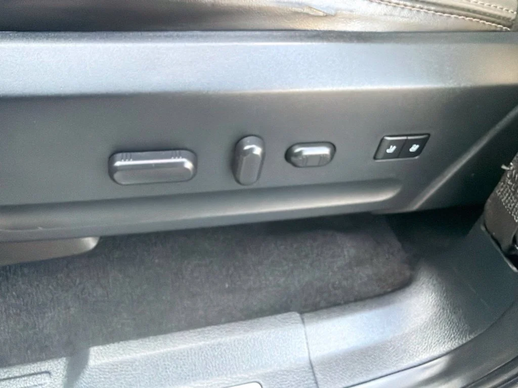 Used 2016 Magnetic Metallic Ford Platinum image 20