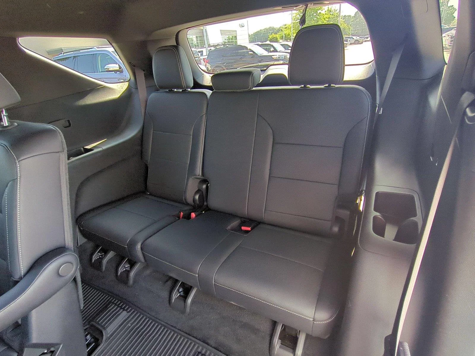 Used 2024 Summit White Chevrolet FWD LT image 35