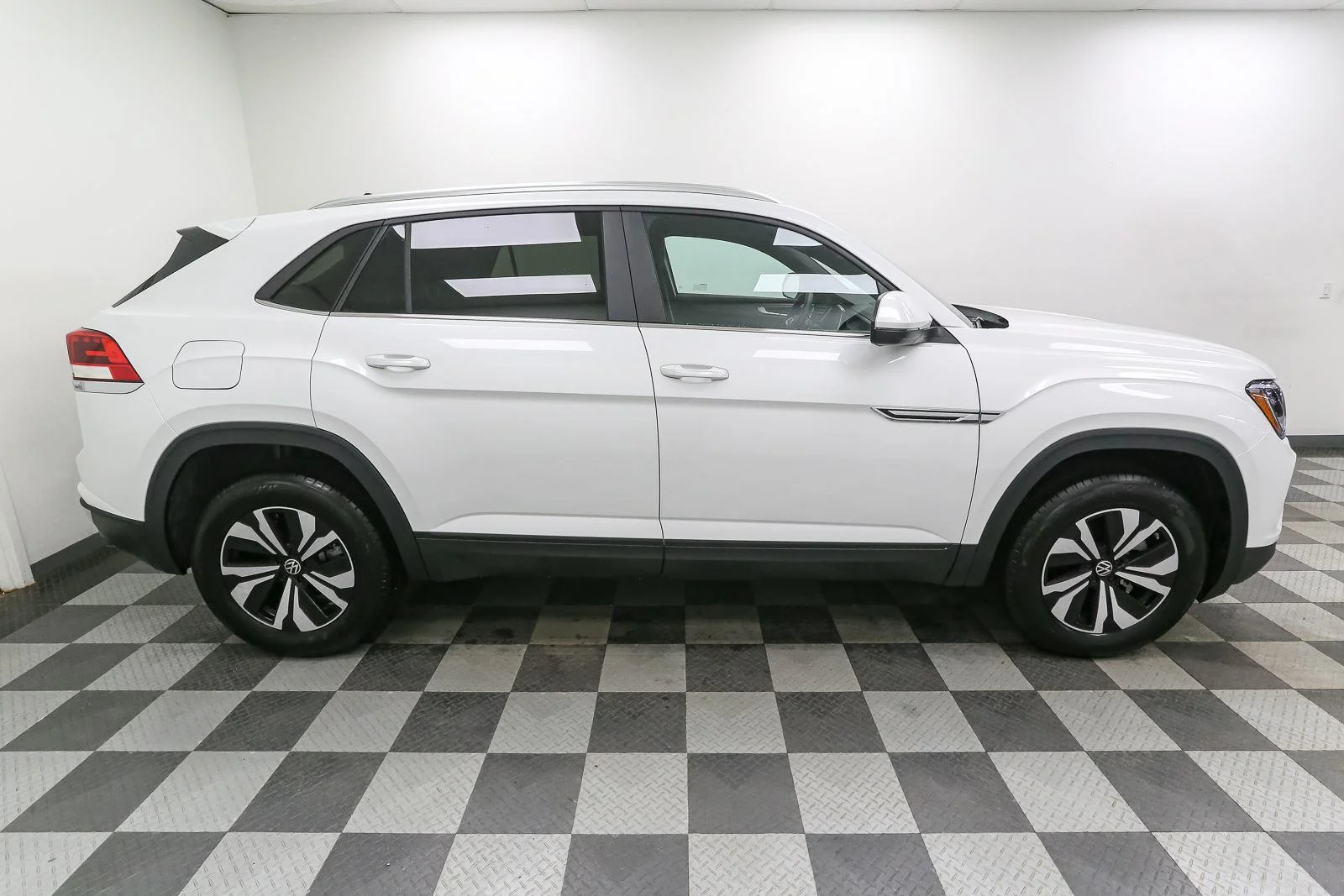 New 2026 Opal White Pearl Volkswagen 2.0T SE image 7