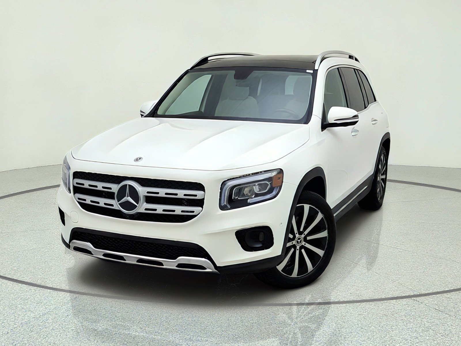 Used 2023 Polar White Mercedes-Benz GLB 250 image 2