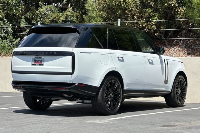 New 2026 Fuji White Land Rover SE image 5