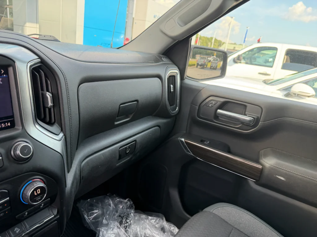 Used 2019 CAJUN RED TINTCOAT Chevrolet RST image 9