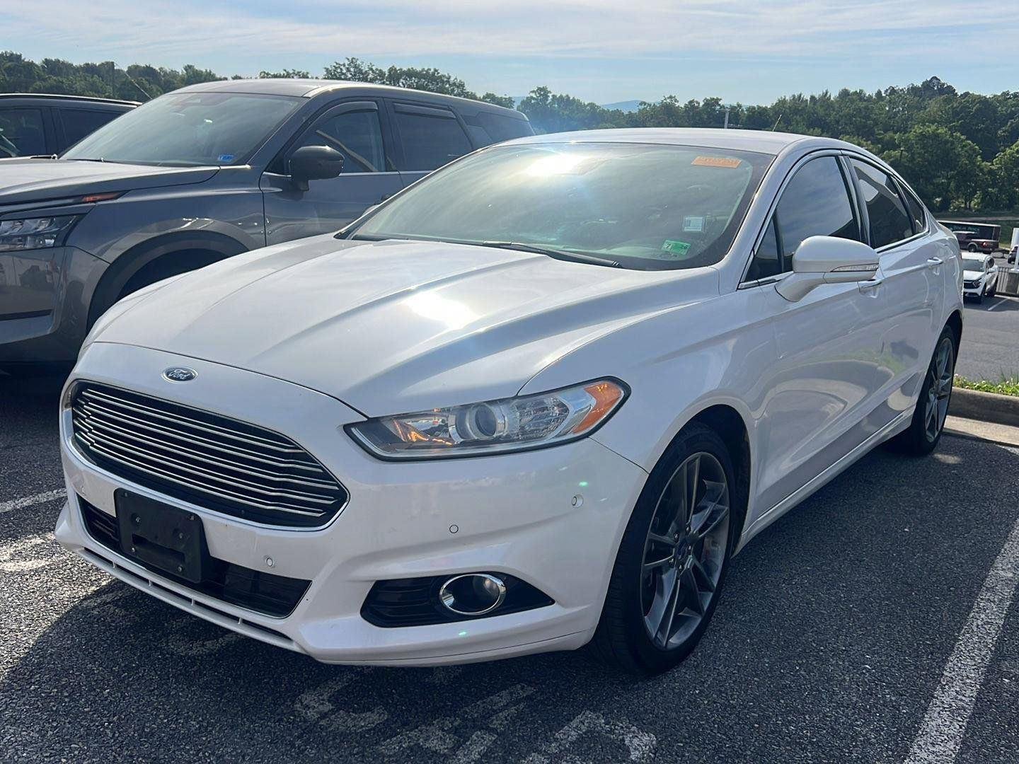 Used 2014 White Platinum Metallic Tri-Coat Ford Titanium image 1