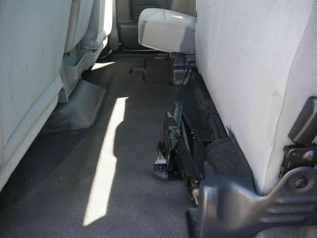 Used 2012  Ford XL image 13