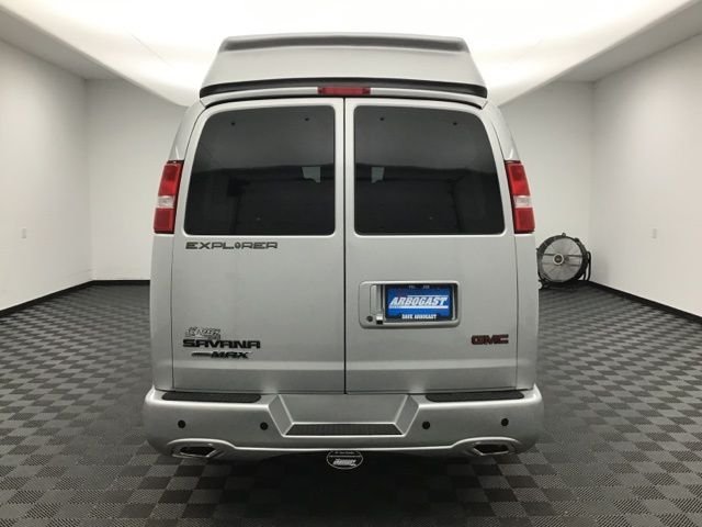 Used 2023 Silver GMC Explorer Limited SE image 4