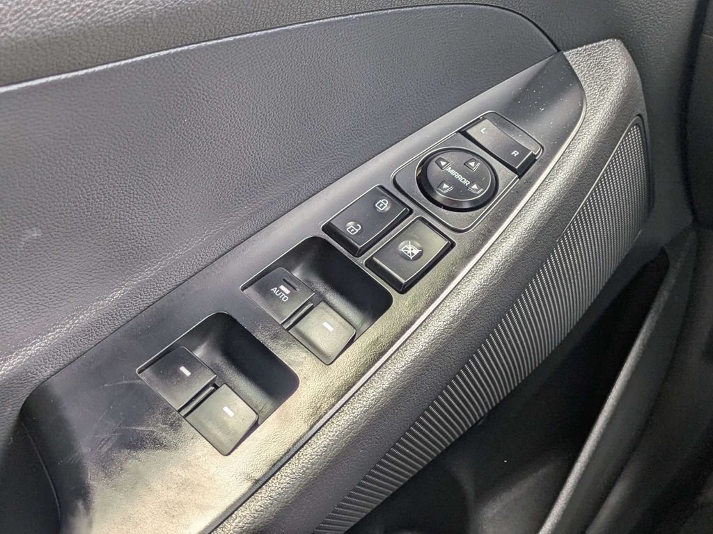 Used 2018 Red Hyundai SEL Plus image 23