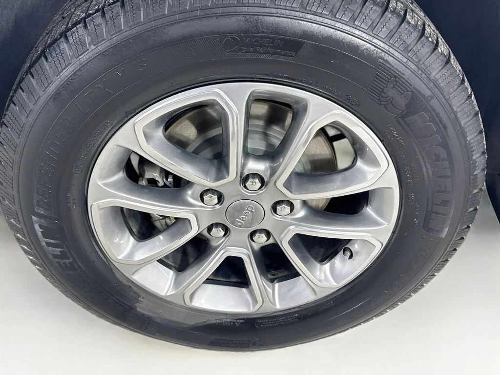 Used 2014 Bright White Clearcoat Jeep Limited image 40