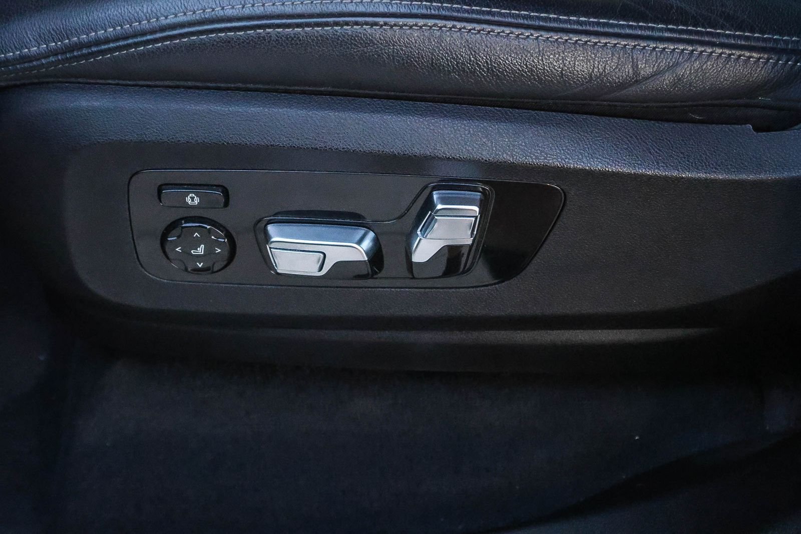 Used 2022 White BMW M50i image 26