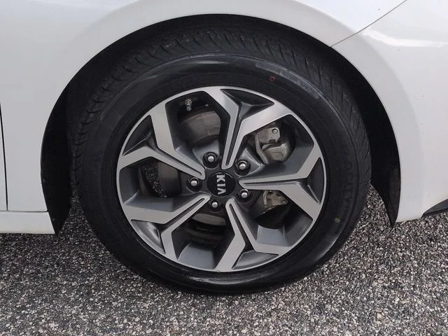 Used 2021 White Kia LXS image 11