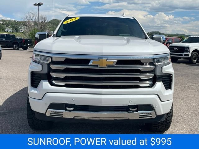 Used 2024 Iridescent Pearl Tricoat Chevrolet High Country image 10