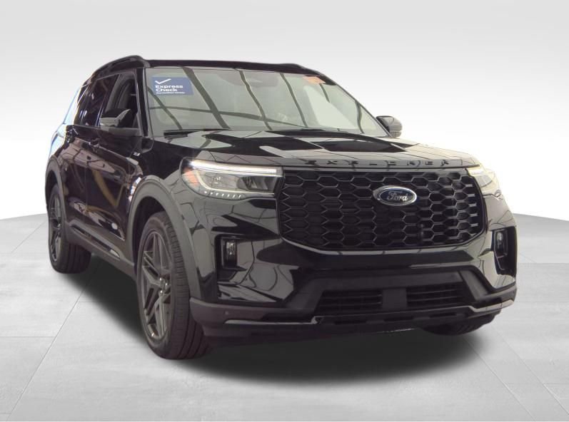 Used 2025 Agate Black Metallic Ford ST-Line image 5