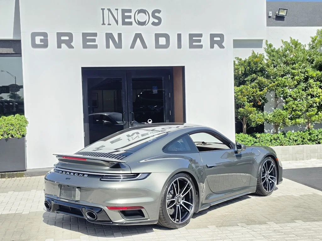 Used 2022 Aventurine Green Metallic Porsche Turbo image 3