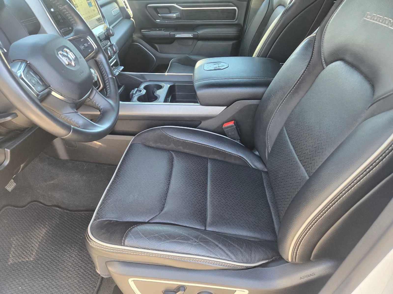 Used 2024  Ram Laramie image 21