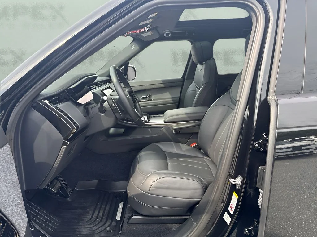 Used 2024 Black Land Rover Dynamic SE image 9