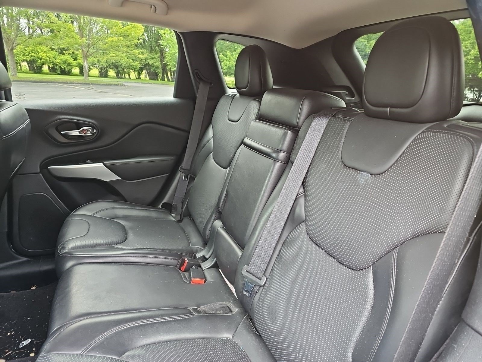 Used 2018 Granite Crystal Metallic Clearcoat Jeep Overland image 12