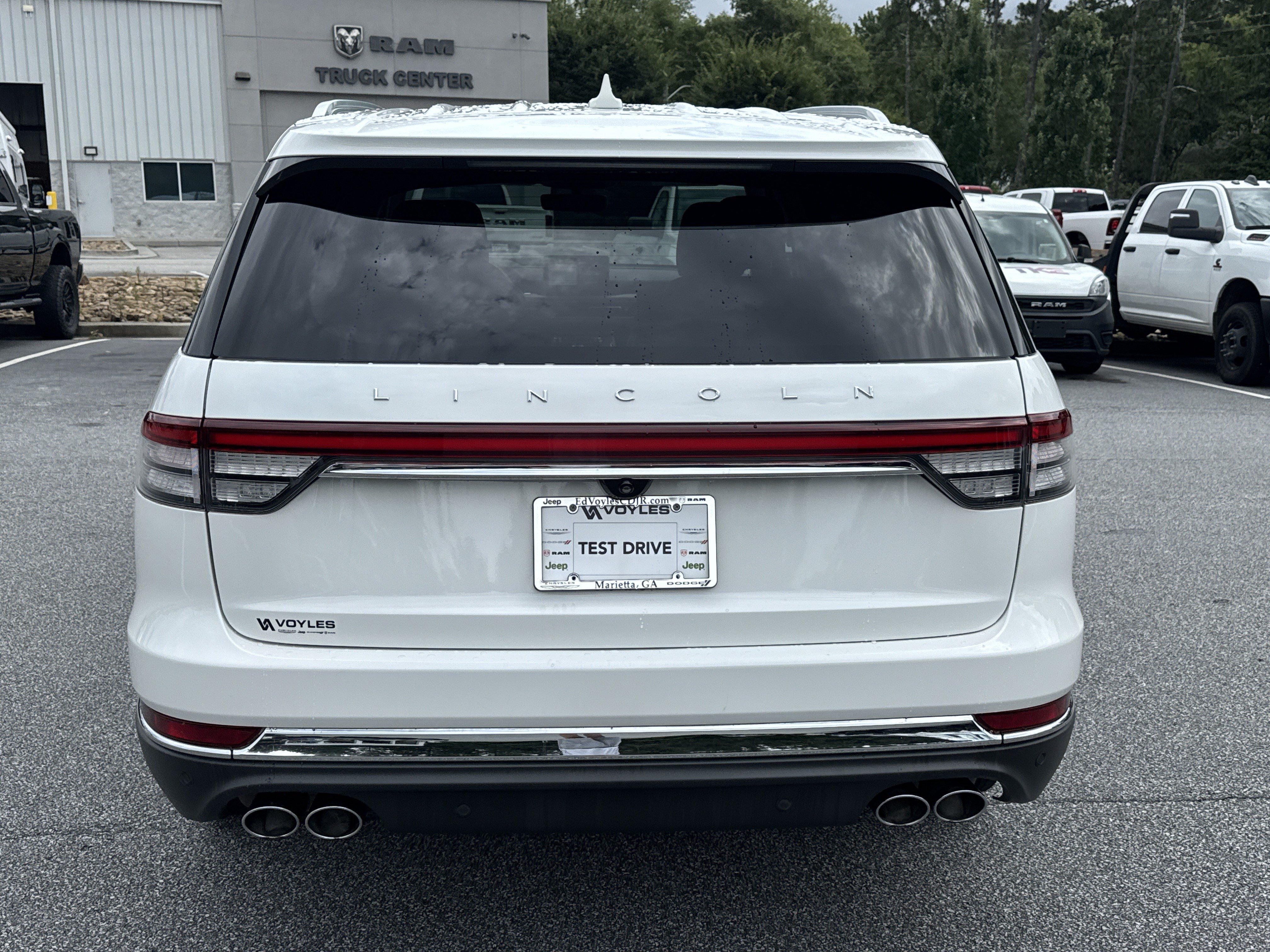 Used 2023 White Metallic Lincoln Reserve image 7