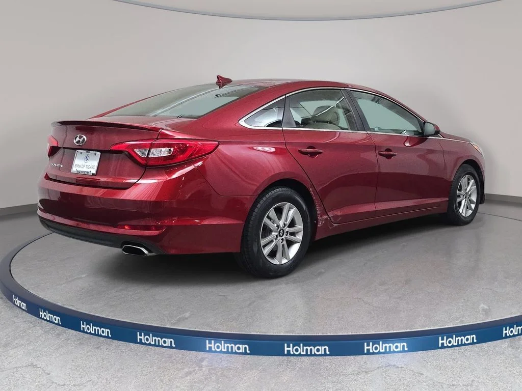 Used 2015 Venetian Red Metallic Hyundai SE image 6