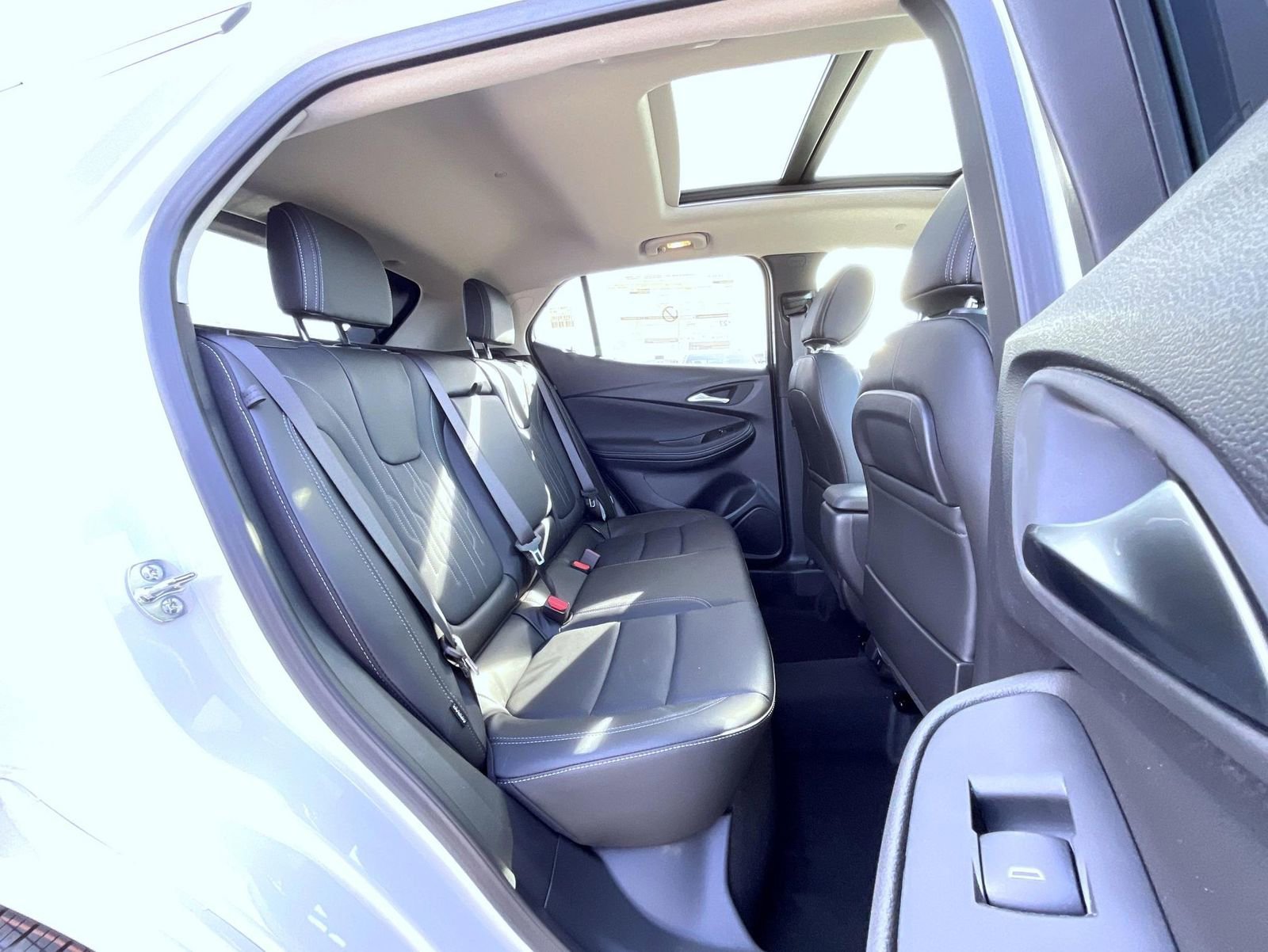 New 2026 White Frost Tricoat Buick Avenir image 18
