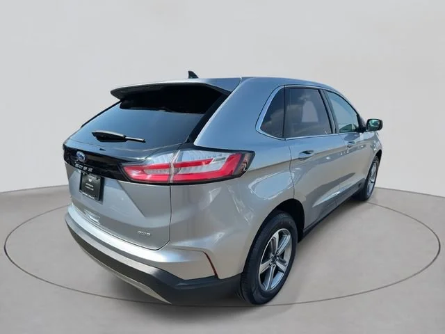 Used 2022 Silver Ford SEL image 71