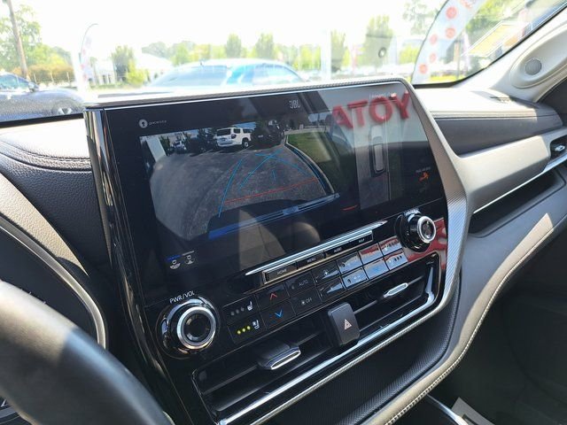 Used 2020 Gray Toyota Platinum image 17