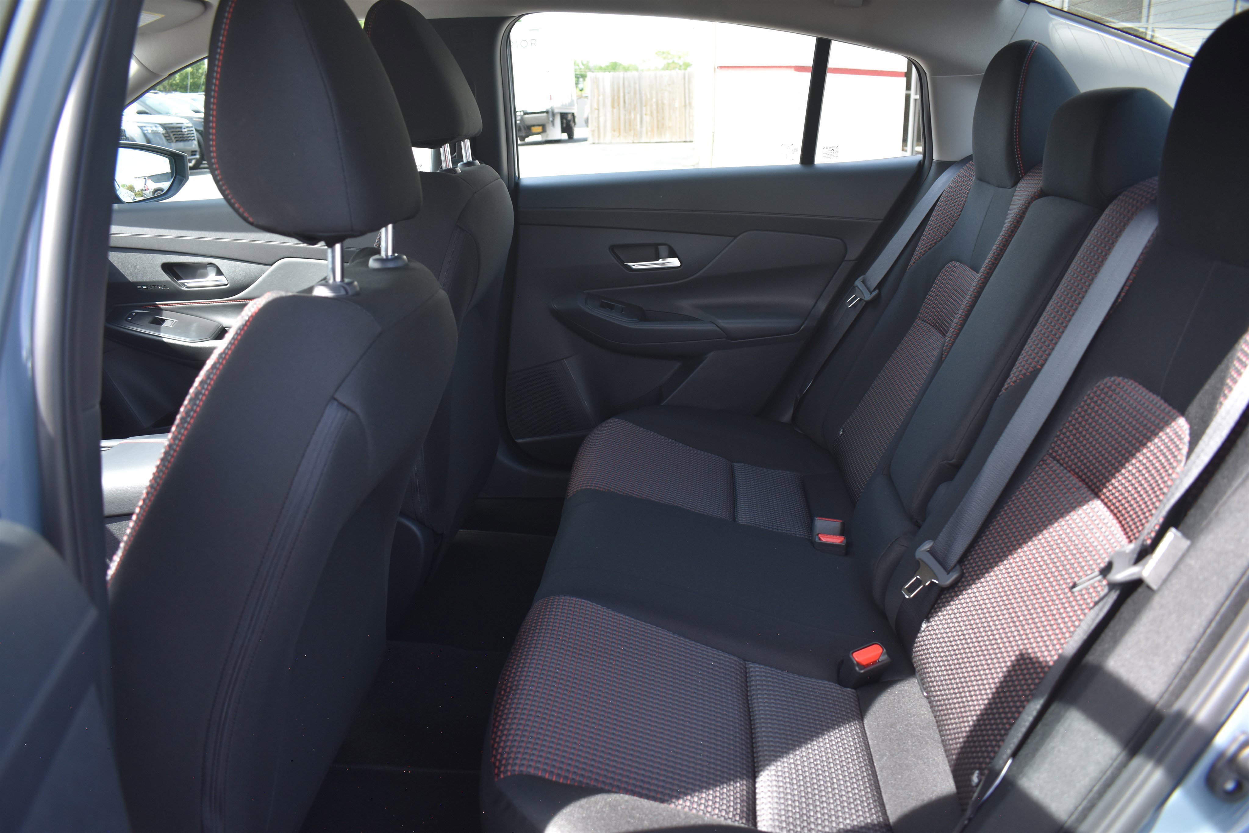 New 2026 Atlantic Gray Metallic / Super Black Two-tone Nissan SR image 15