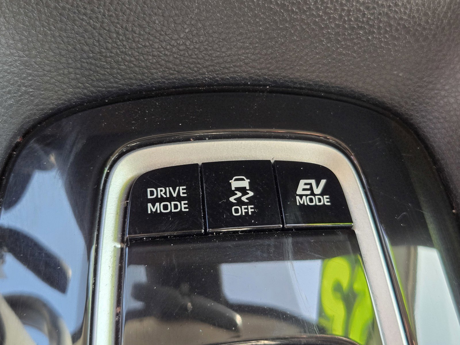 Certified Used 2025 White Toyota  image 25