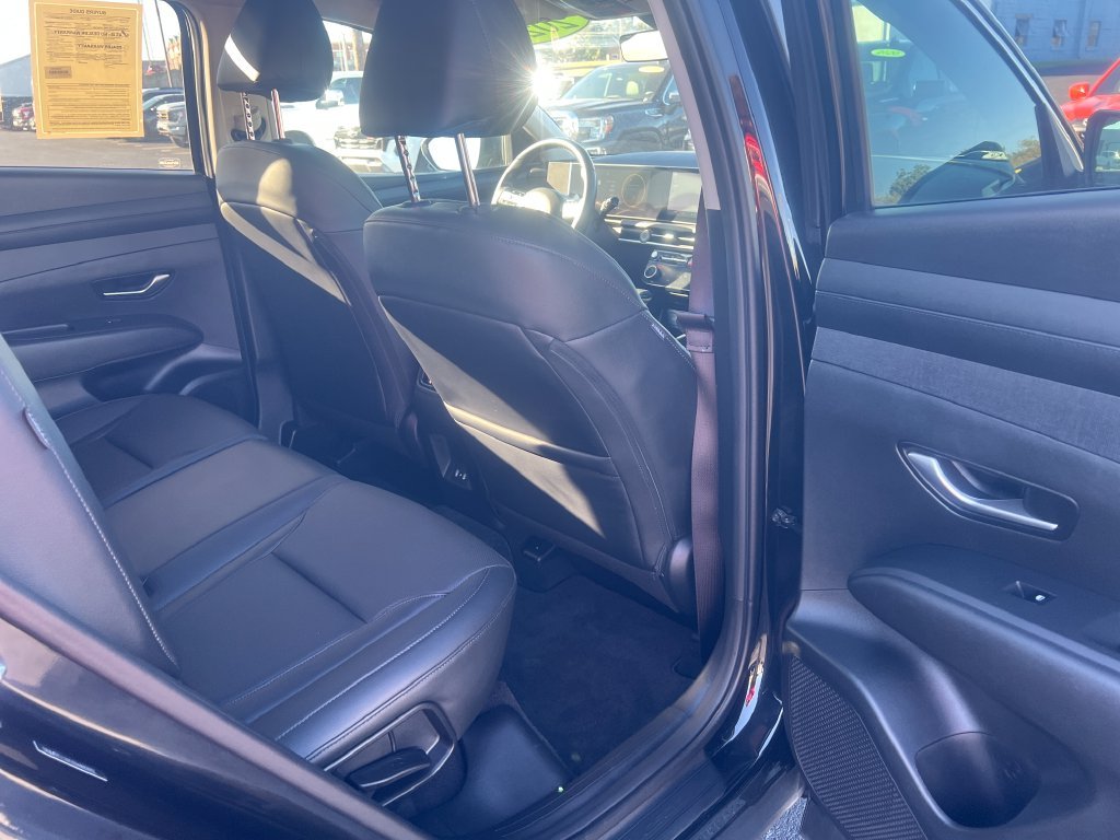 Used 2025 Black Hyundai SEL Convenience image 28