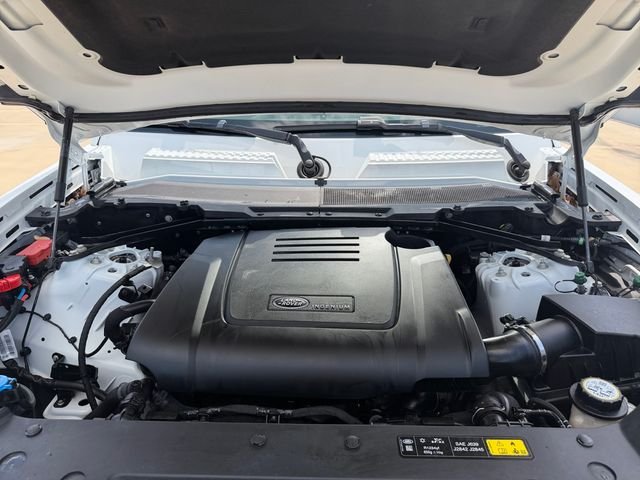 Used 2023 White Land Rover S image 19