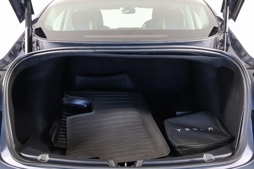 Used 2022  Tesla Base image 14