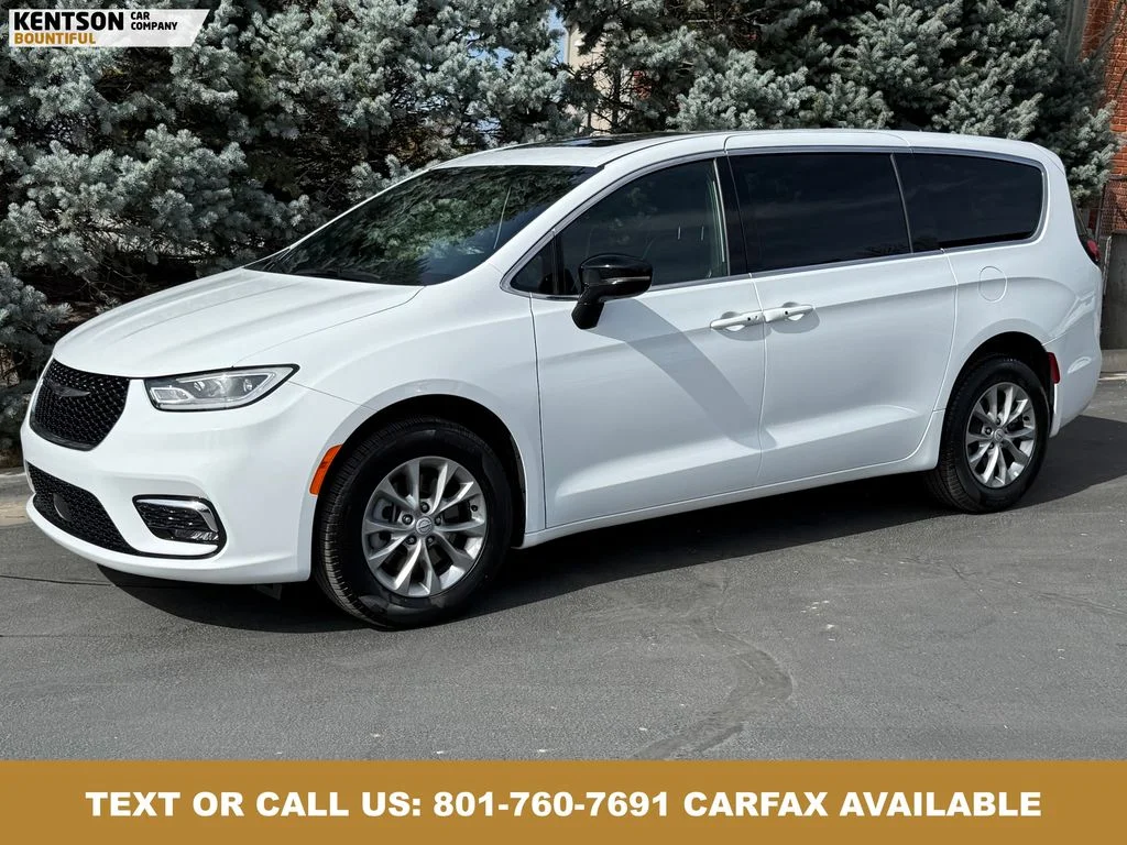 2026 Chrysler Pacifica Limited AWD's photo
