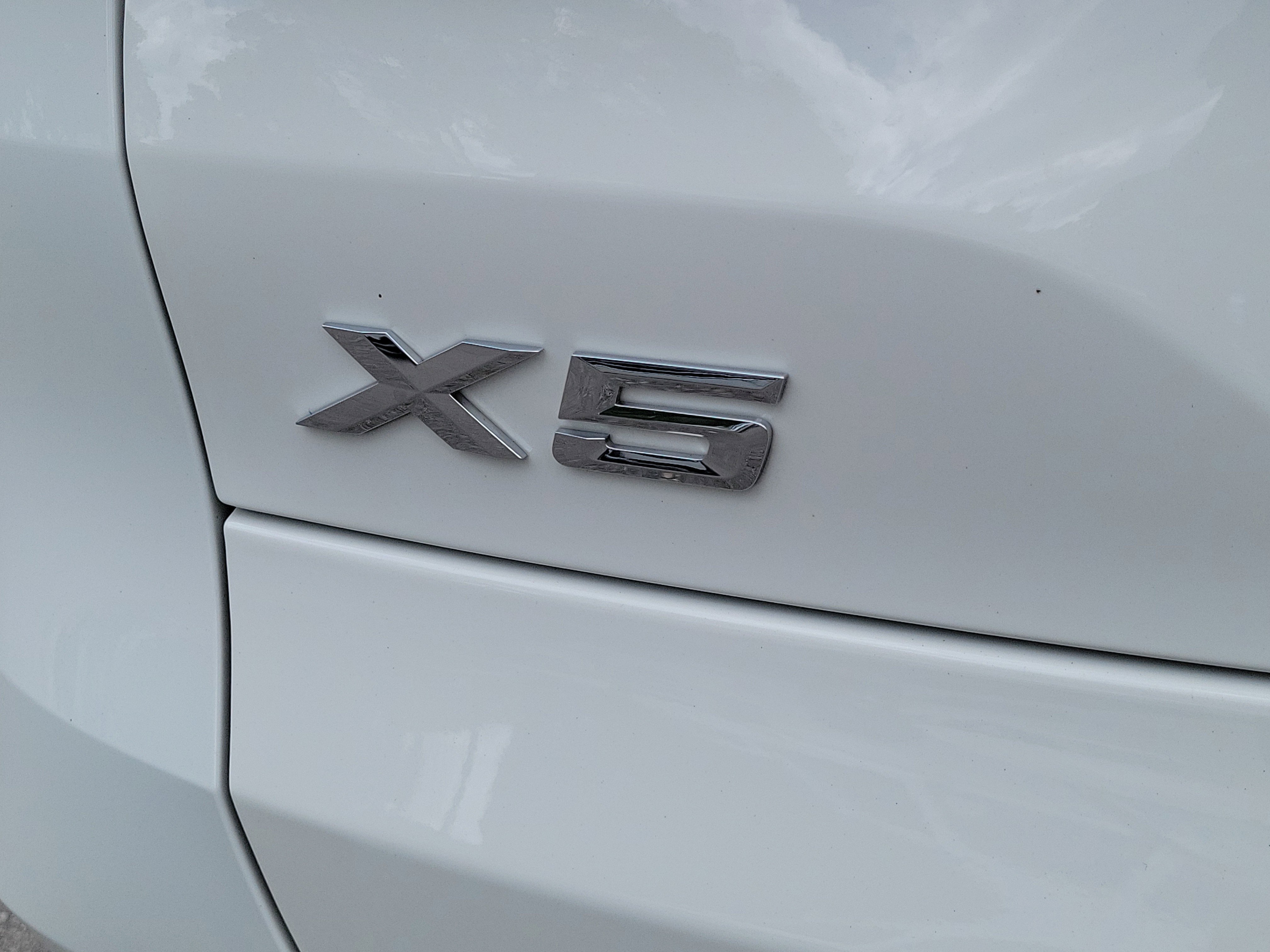 Certified Used 2024 Alpine White BMW xDrive40i image 5
