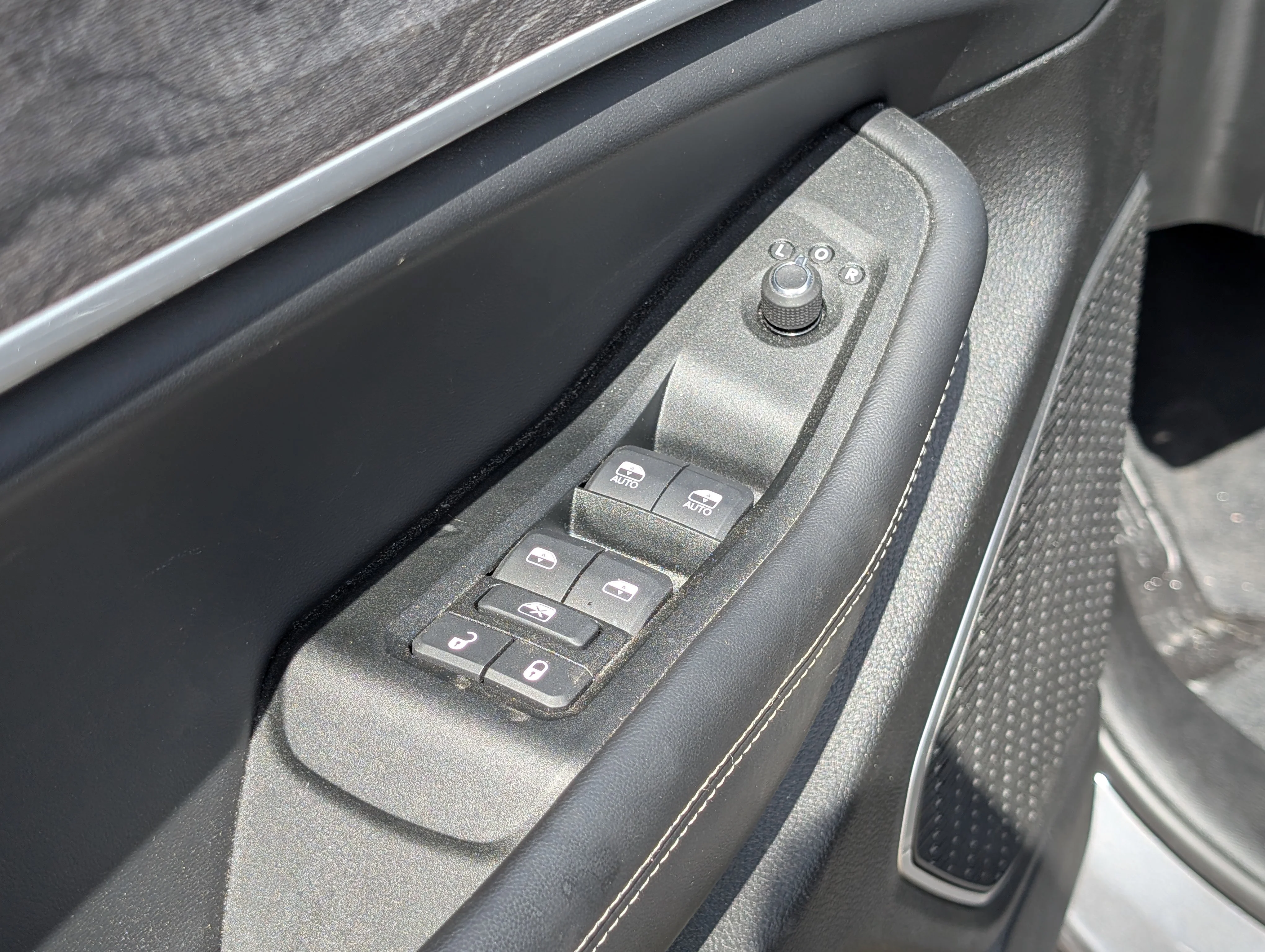 Used 2025 Baltic Grey Metallic Jeep Limited image 18