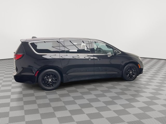 2025 Chrysler Pacifica Select - Photo 40