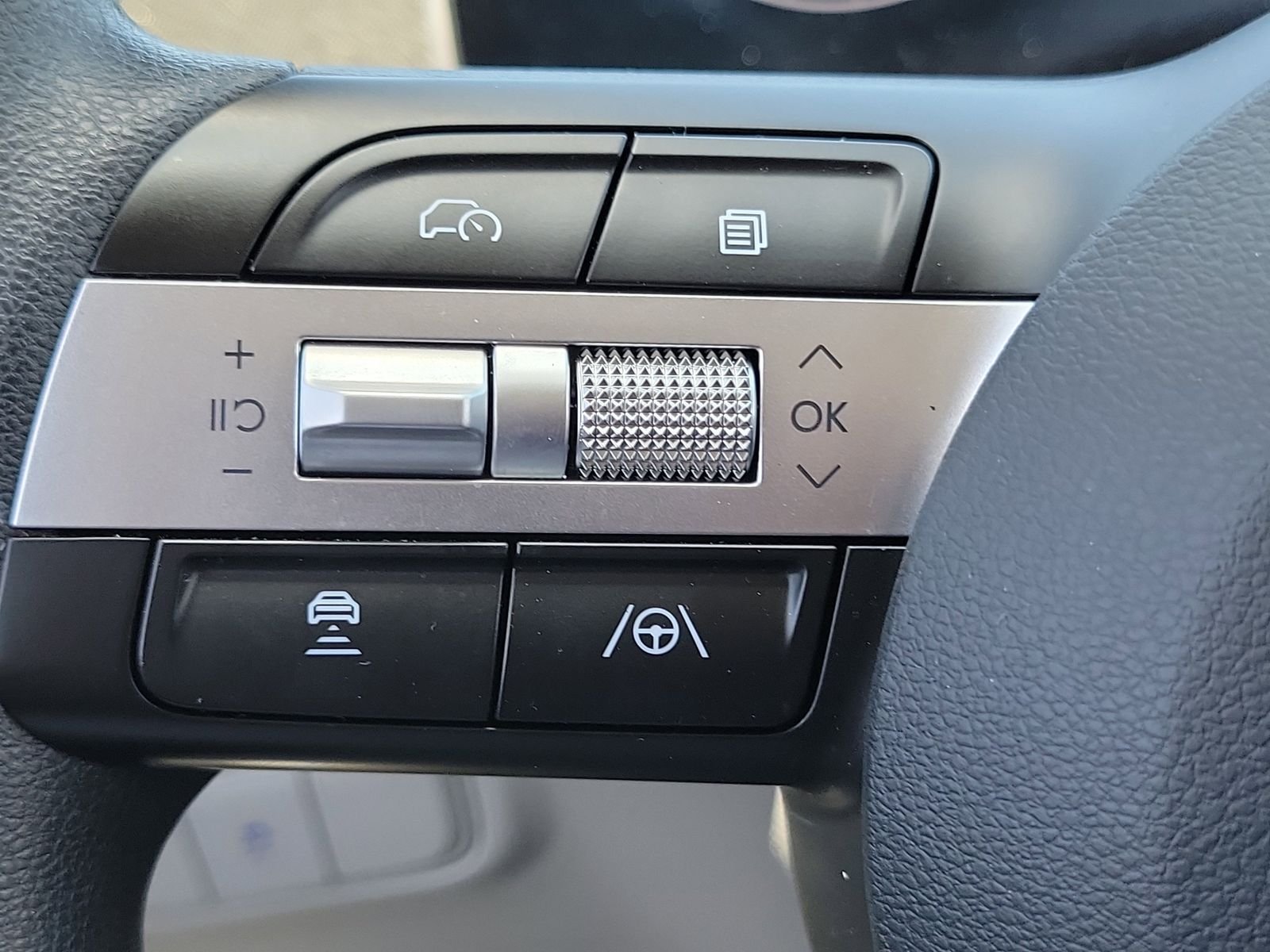 Used 2025 Silver Hyundai SE image 8