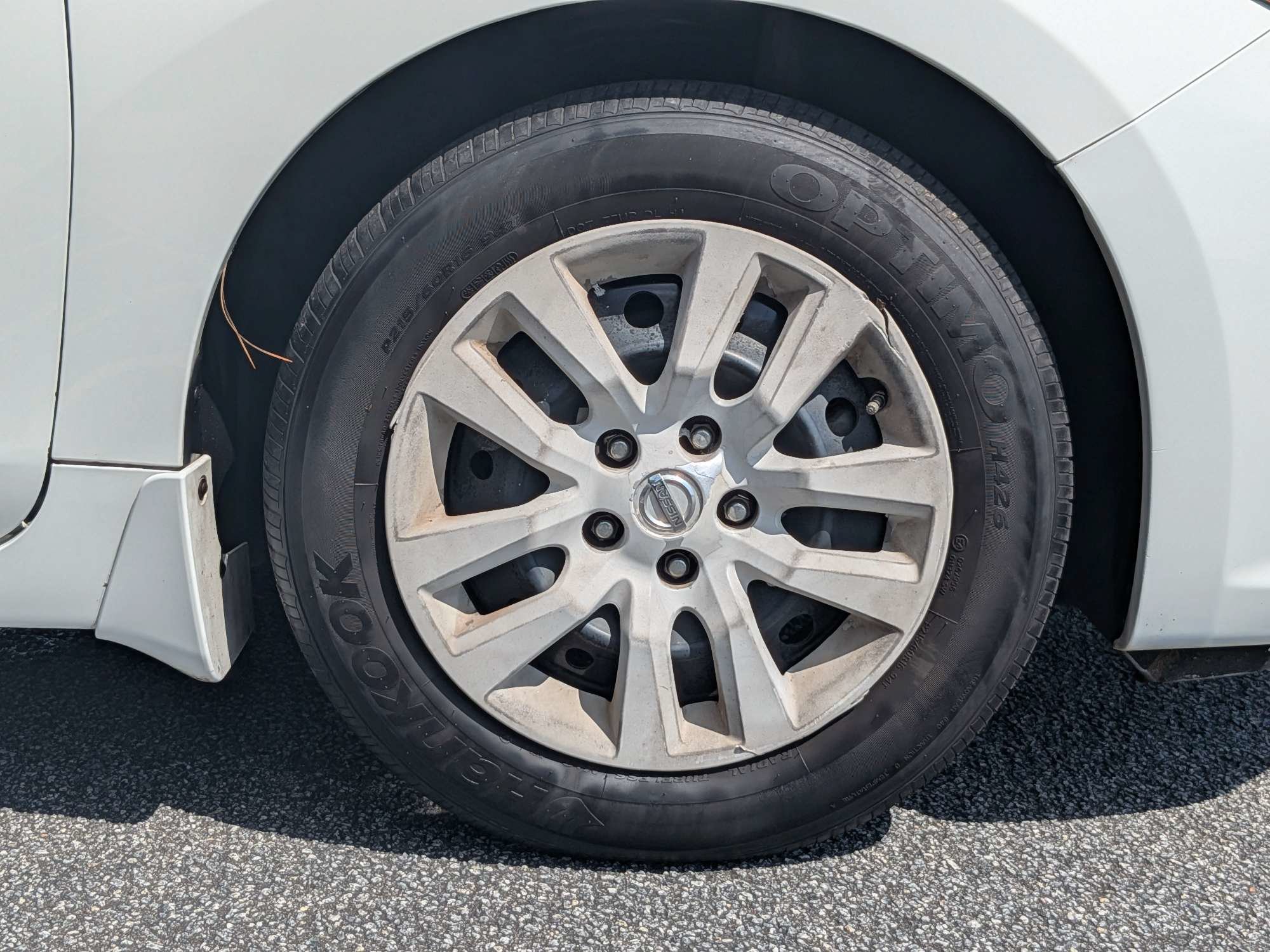 Used 2018 White Nissan 2.5 S image 9