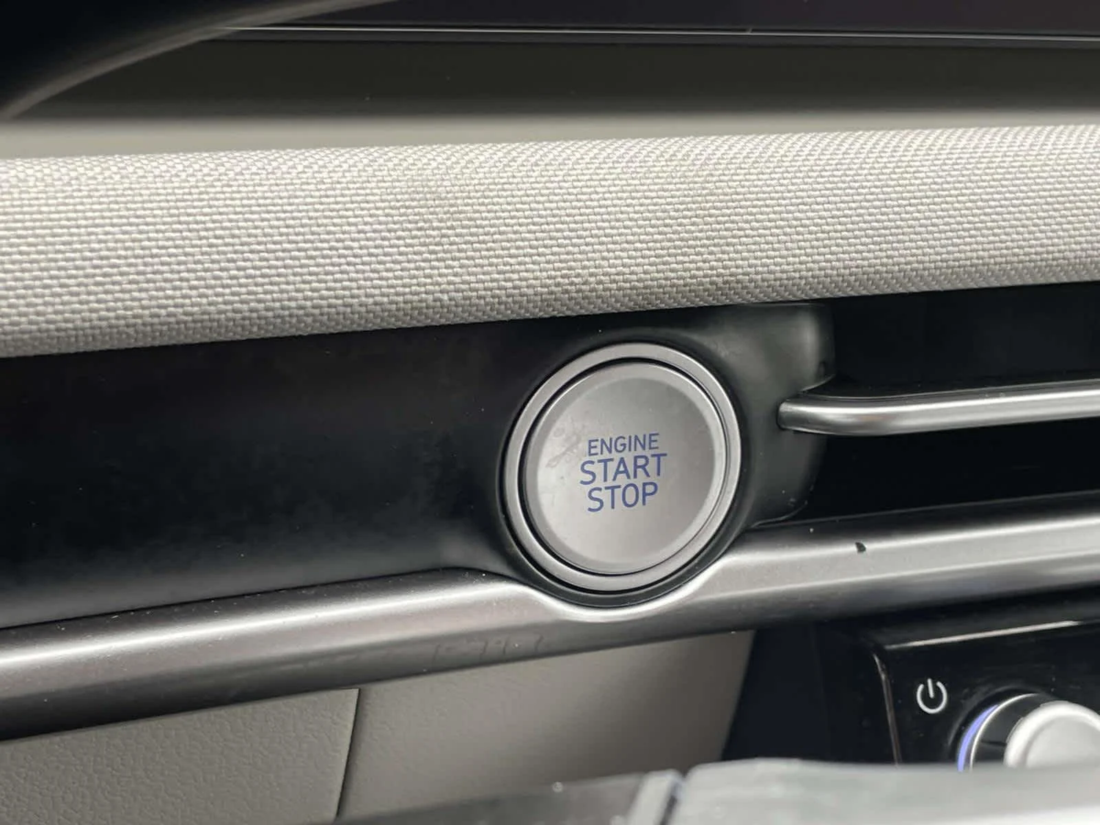 Used 2025 Shimmering Silver Hyundai Limited image 44