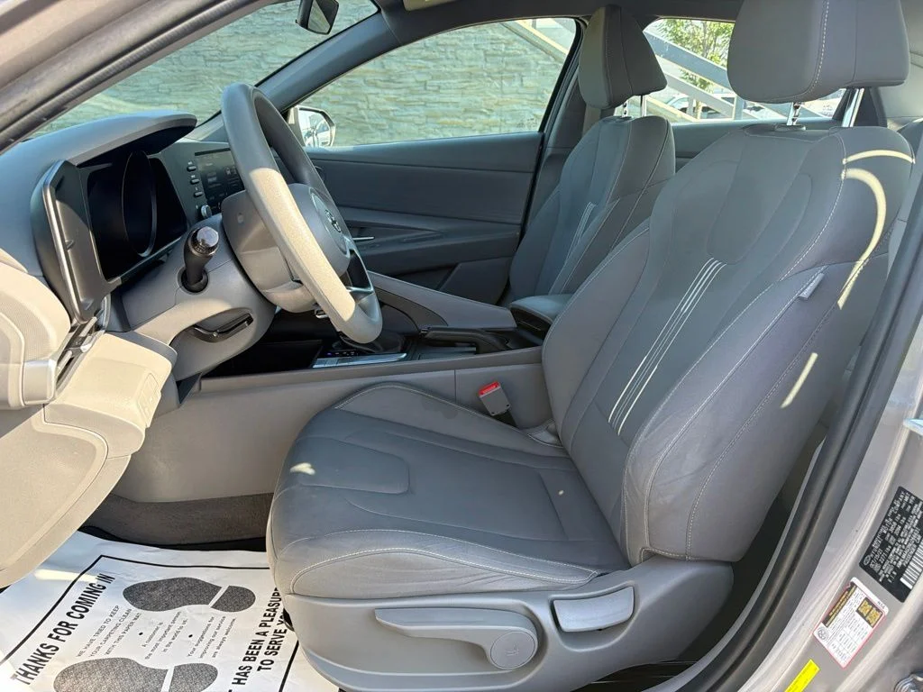 Used 2022 Silver Hyundai SEL image 10